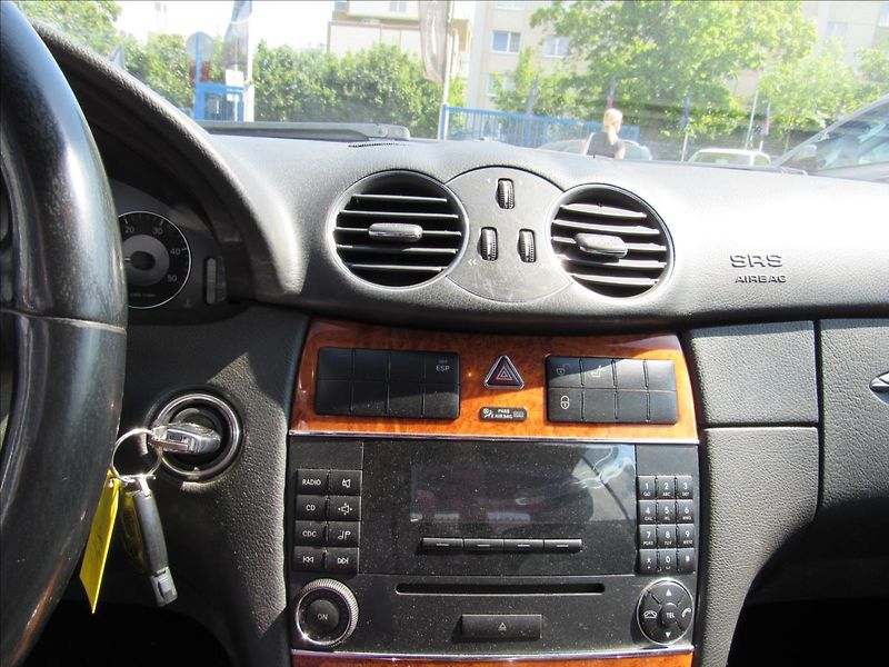 Mercedes-Benz CLK 2,7 270 CDI Elegance - fotka 16 z 27