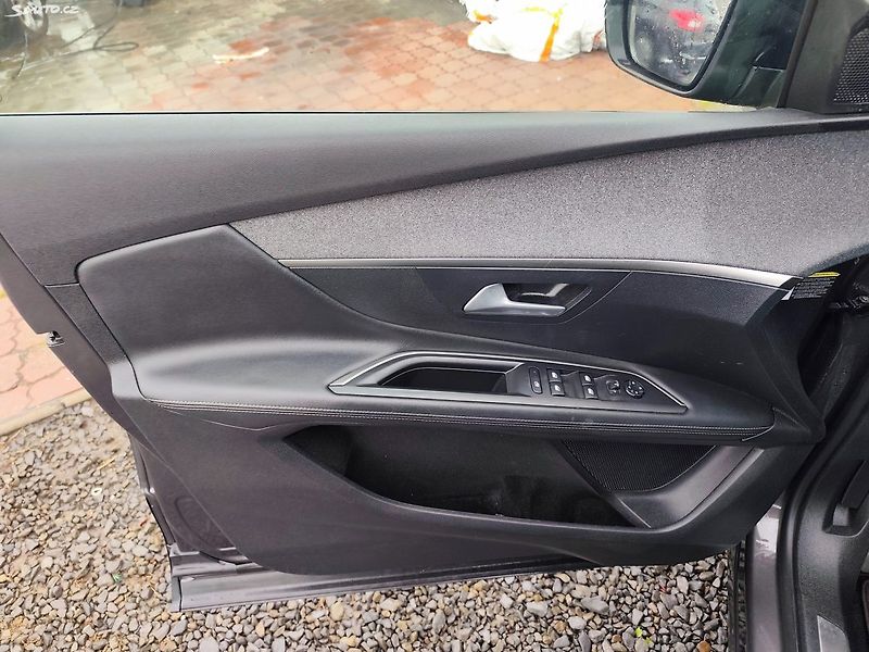 Peugeot 3008 (2019) - fotka 39 z 41