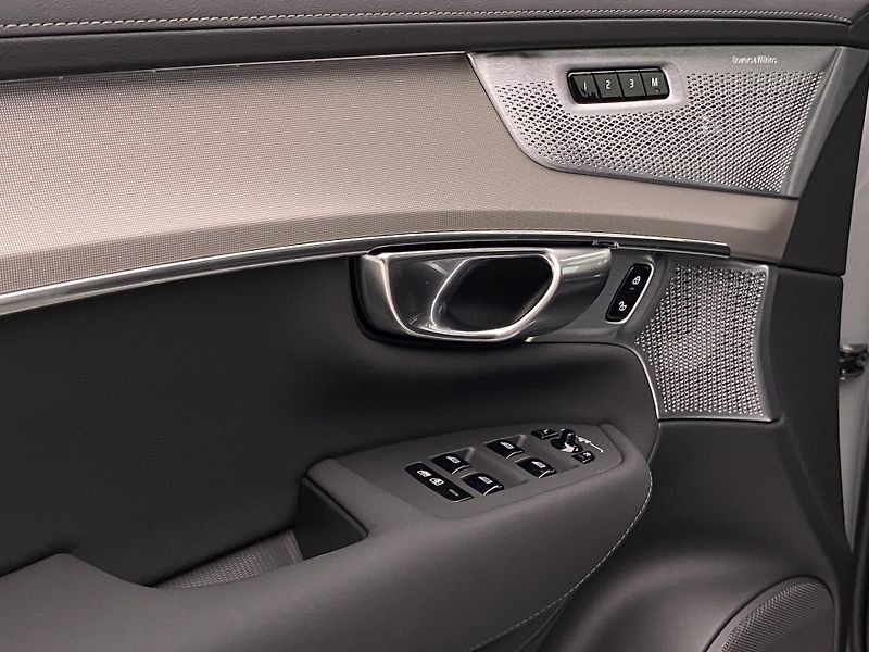 Volvo XC90 (2025) T8 AWD RECHARGE BLACK EDITION  - fotka 31 z 80