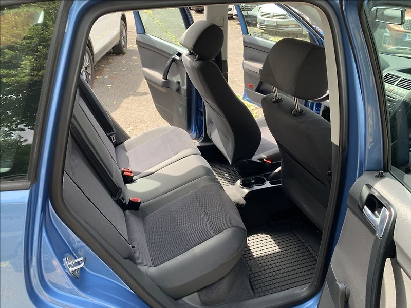 Volkswagen Polo 1,2 i KLIMATIZACE - fotka 16 z 18