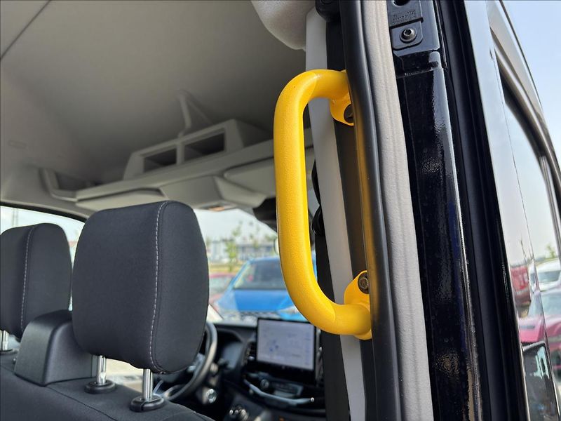 Ford Transit 2,0 EcoBlue L2H3 96kW KombiVan - fotka 9 z 38