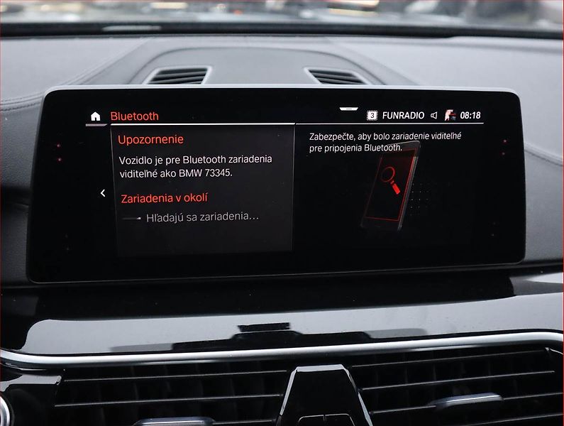 BMW Řada 5 (2019) Luxury Line 530d xDrive - fotka 20 z 24