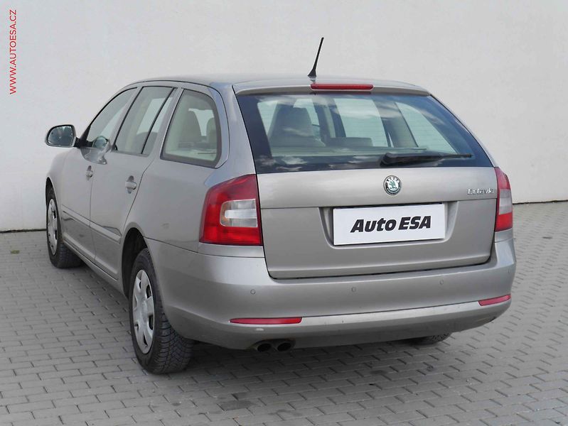Škoda Octavia (2011) 2.0 TDI, ČR, AC - fotka 6 z 19