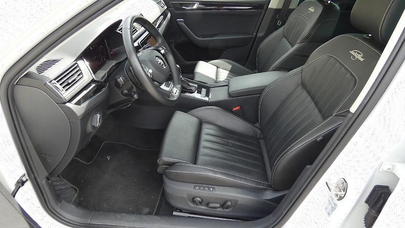 Škoda Superb 2,0 TDI 4x4 140kW L&K - fotka 19 z 30