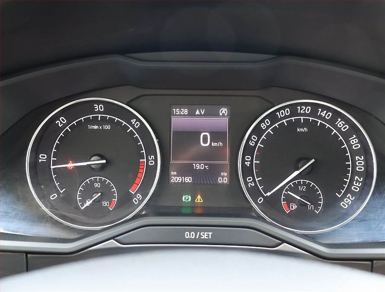 Škoda Superb (2017) 1.6 TDI, Kůže, Navi, Bi-Xenony - fotka 11 z 22