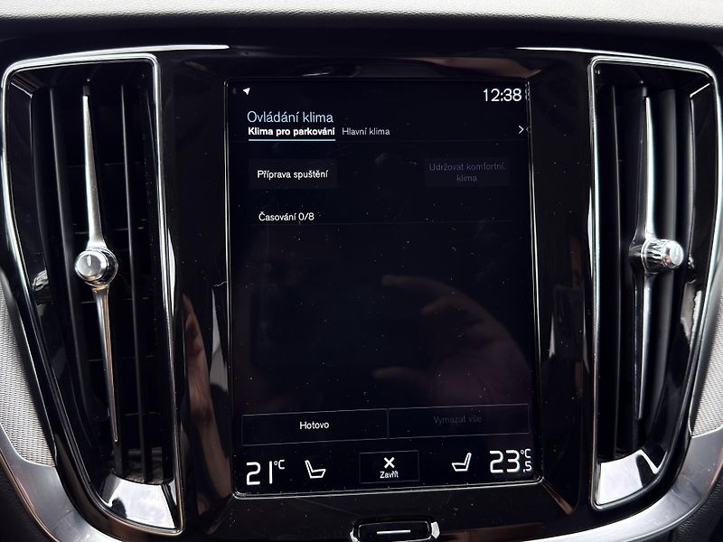 Volvo V60 CC D4 AWD // B&W // REZERVACE - fotka 42 z 44