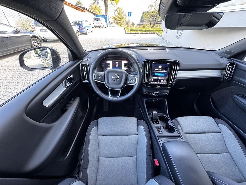 Volvo XC40 B4 AWD // 1. maj // ČR - fotka 19 z 40