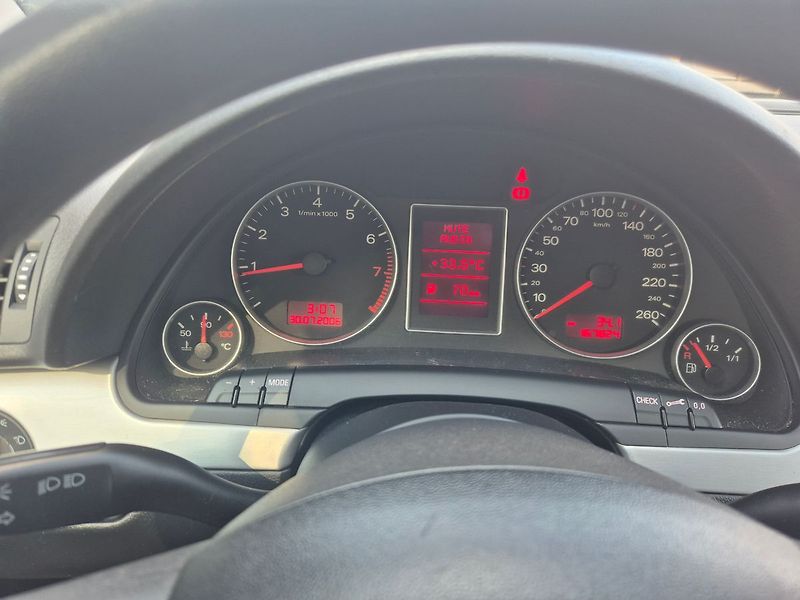 Audi A4 (2007) 1.6MPi 75kw, tažné, pěkná - fotka 14 z 24
