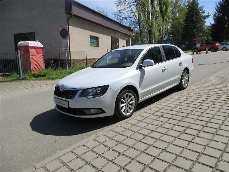 Škoda Superb 2,0 TDi 103 Kw, Xenon, Vyhř. N - fotka 2 z 28