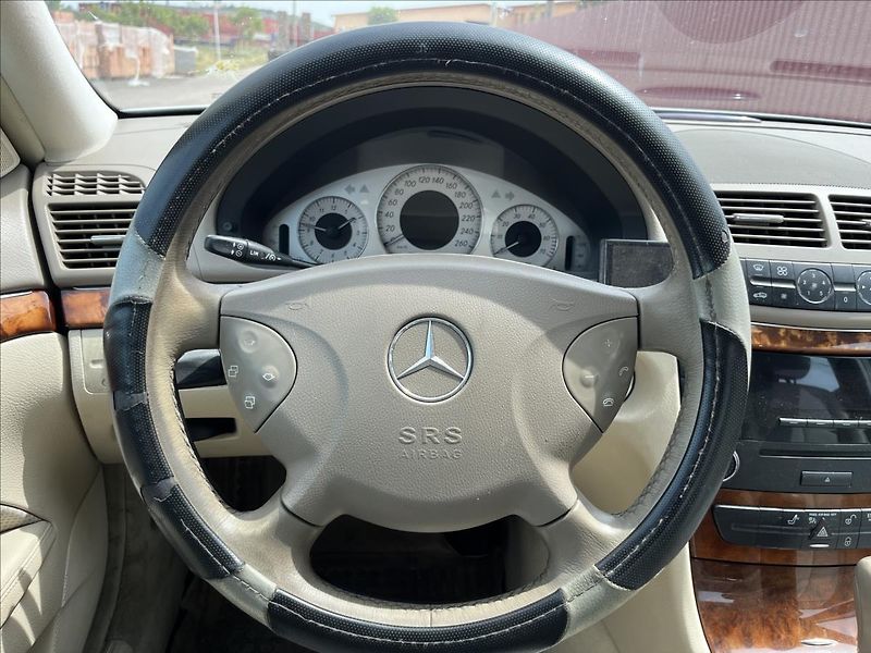 Mercedes-Benz Třídy E 3,2 i E320 AUT 165KW 4MATIC AC - fotka 15 z 34