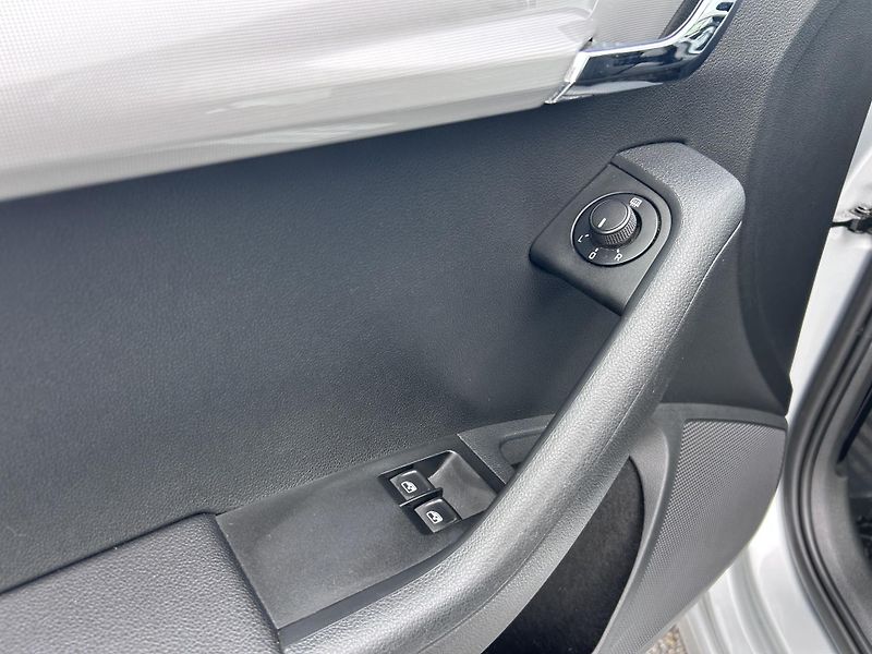 Škoda Octavia 1.2 TSI Ambition - fotka 12 z 35