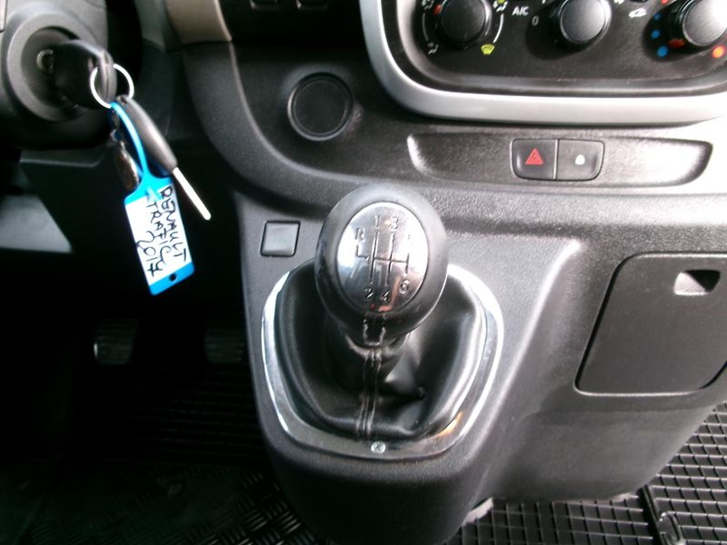 Renault Trafic (2017) 1,6dCi KLIMA TAŽNÉ 1.MAJ - fotka 23 z 26