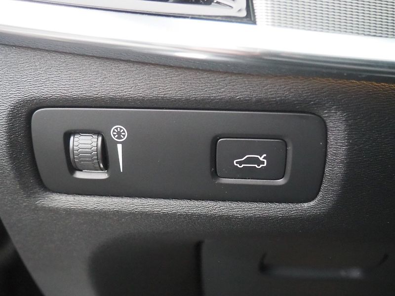 Volvo S90 (2021) B5, AWD, Inscription, 173 kW - fotka 22 z 37