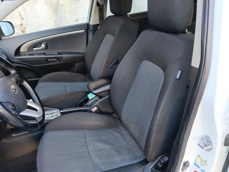 Kia Ceed (2010) 1.6D/85kW, automat, výhřev, AC - fotka 11 z 24