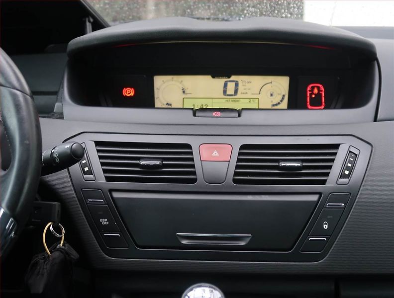Citroën C4 Picasso (2011) 1.6 i, nová STK, jezdí výborně - fotka 12 z 18