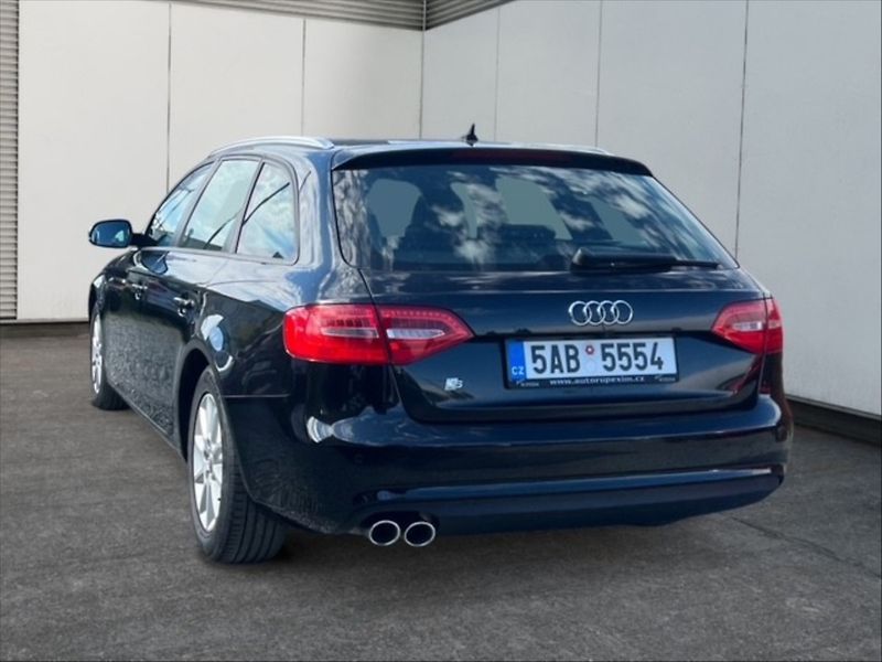Audi A4 2,0 TDI S-Line AP - fotka 4 z 11