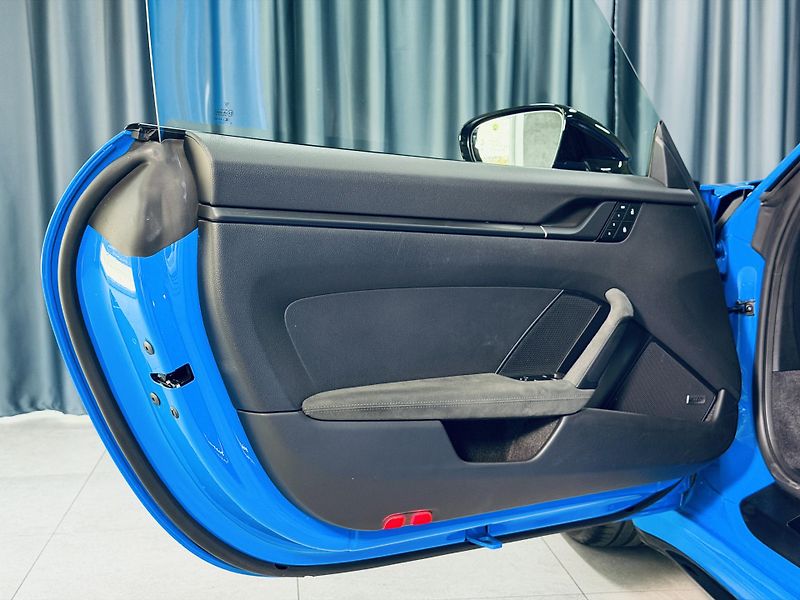 Porsche 911 (2023) 992.1*GTS 4*AERO - fotka 14 z 37