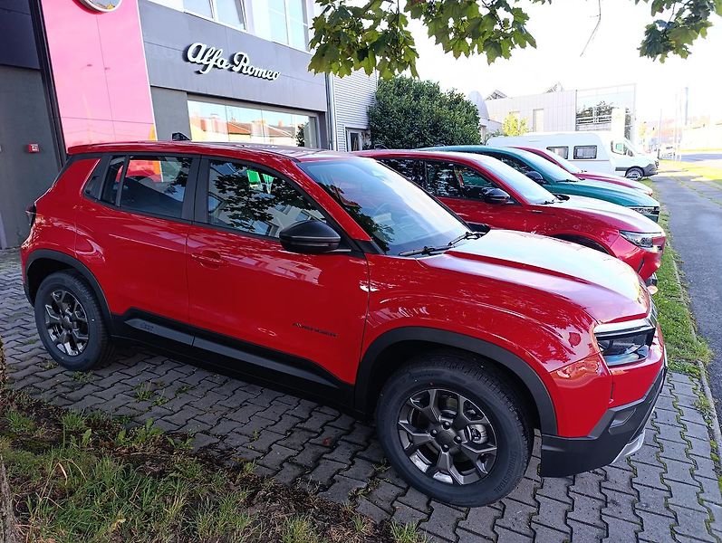 Jeep Avenger (2026) Longitude 1.2 Turbo e-Hybrid - fotka 4 z 24