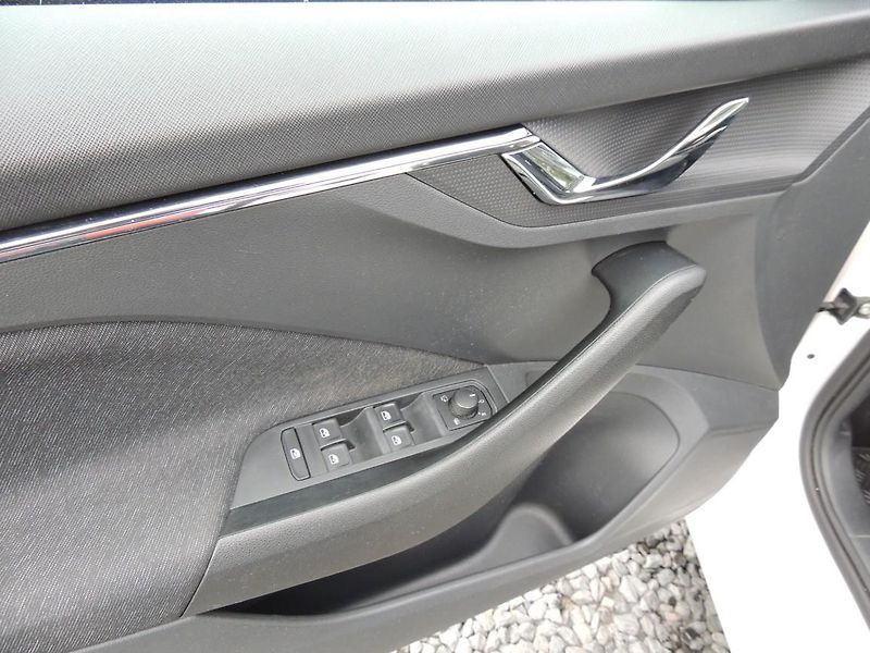 Škoda Scala (2020) 1.0TSi,85kw,Style,full LED,ČR - fotka 15 z 38