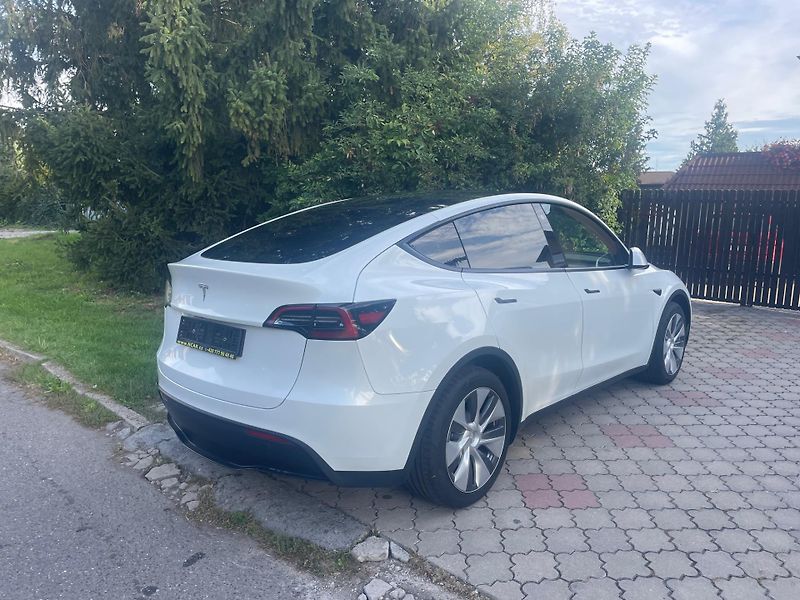 Tesla Model Y RWD 235kw 95,0 % - fotka 5 z 40
