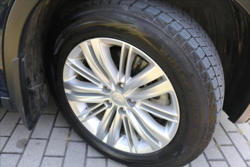 Mitsubishi Outlander 2,4 PHEV, 7míst, Invite - fotka 4 z 53