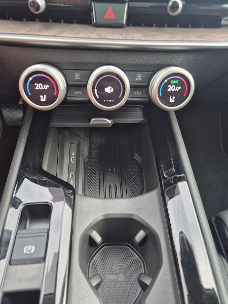 Škoda Superb Combi 2,0 TDI DSG 4x4 142 kW L - fotka 41 z 41