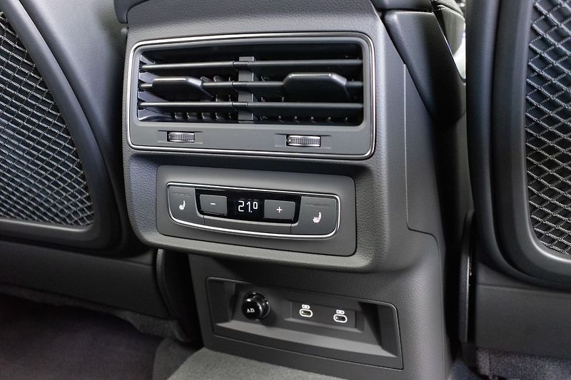 Audi Q7 55 TFSI e *S-LINE*4x4*AIR*DPH* - fotka 15 z 52
