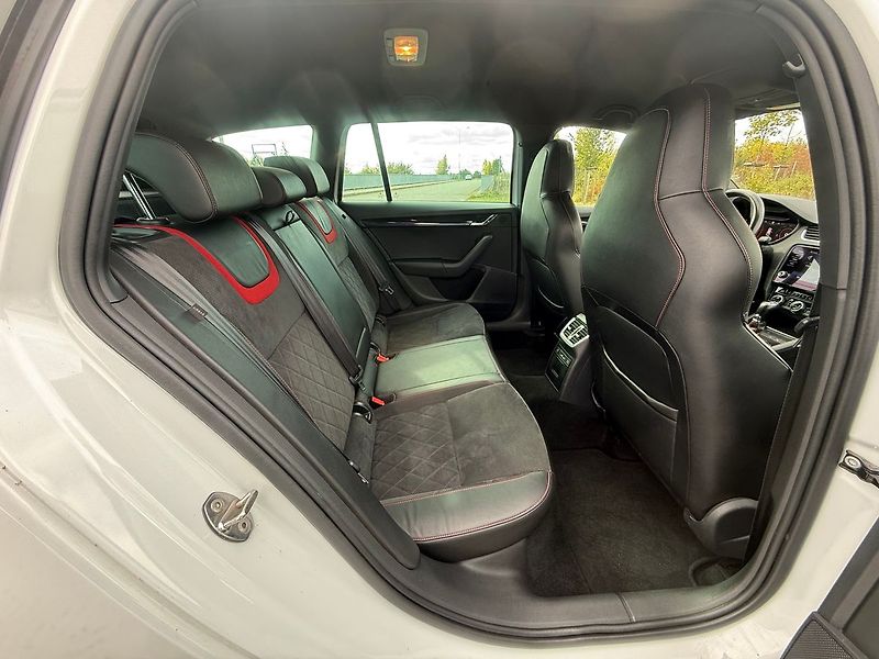 Škoda Octavia 2,0 TDI RS 135 kW 4X4 DSG ODPO - fotka 14 z 21