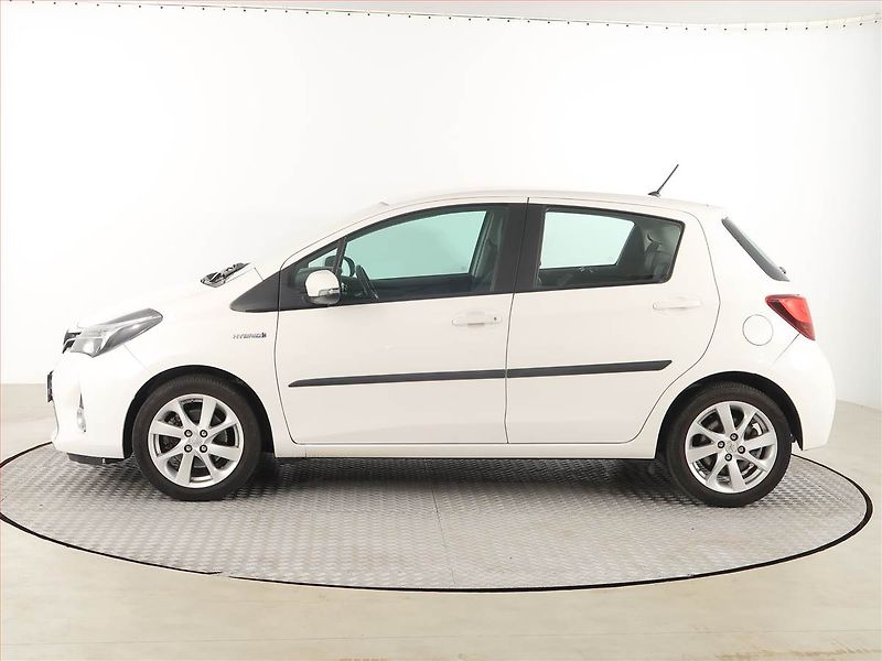 Toyota Yaris (2015) 1.5 Hybrid, Automat, Kůže - fotka 3 z 18
