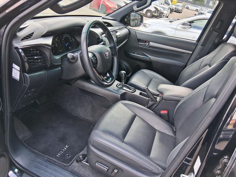 Toyota Hilux INVICTIBLE 2.8 D-4D 4x4 150kW - fotka 10 z 33