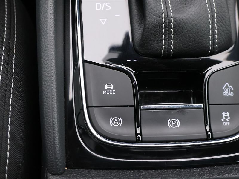 Škoda Karoq 2,0 TSI 140kW Sportline DSG 4x - fotka 22 z 30