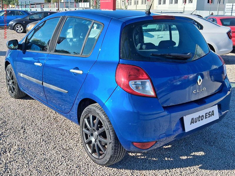 Renault Clio (2011) 1.2i - fotka 6 z 14