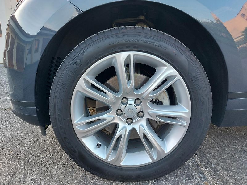 Land Rover Range Rover Velar (2024) 2,0 D200 S AWD - fotka 17 z 19