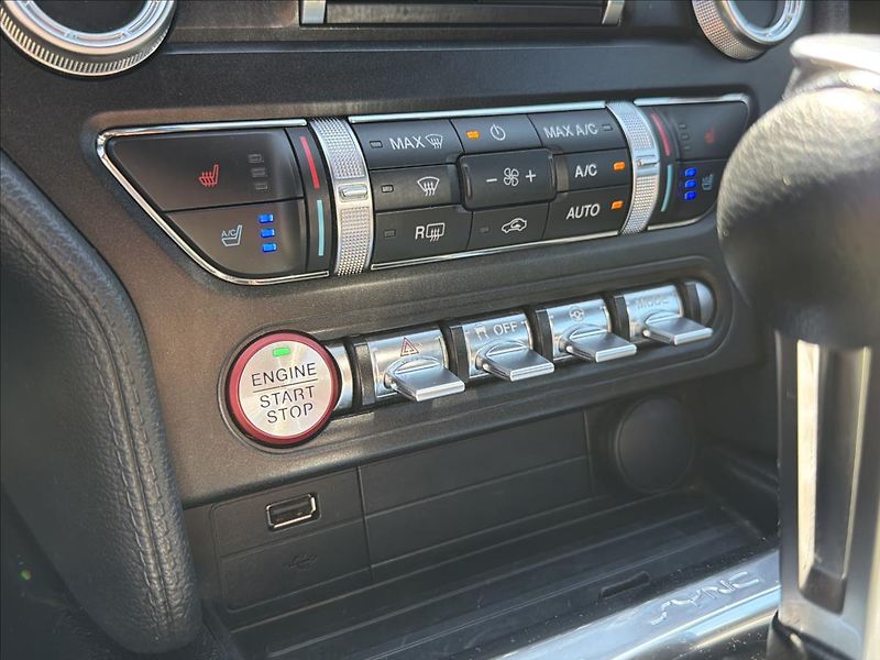 Ford Mustang 5,0 331 Kw GT V8 Automat - fotka 18 z 32