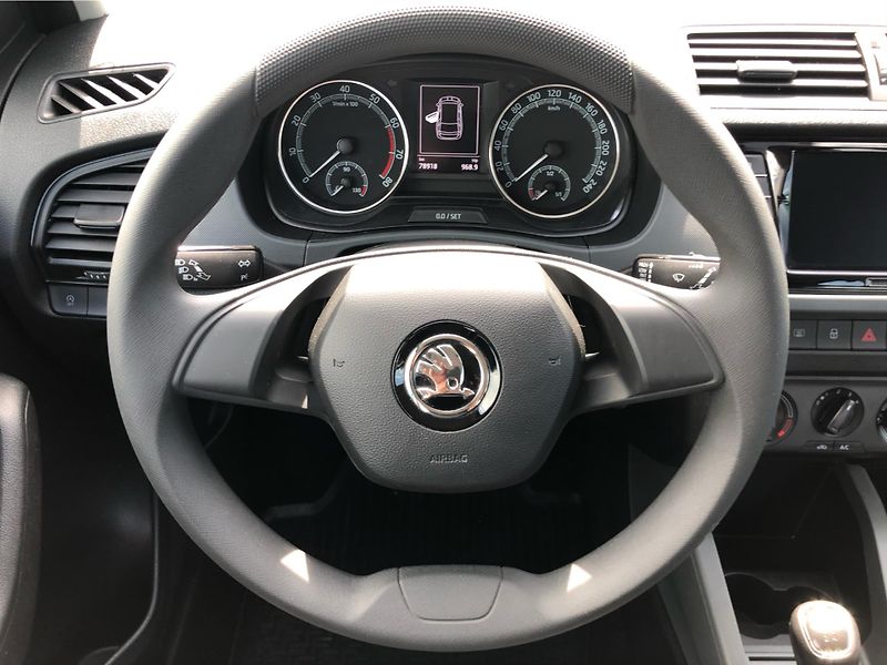 Škoda Fabia COMBI 1.0 TSi ACTIVE - fotka 17 z 27