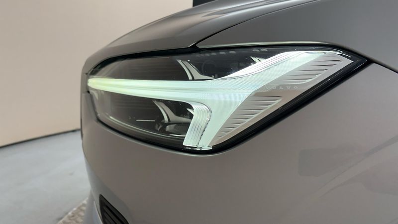 Volvo XC60 2.0 B4 AUT AWD Plus Dark - fotka 18 z 31