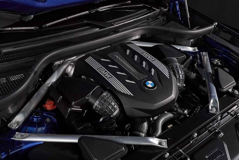 BMW X6 M50i