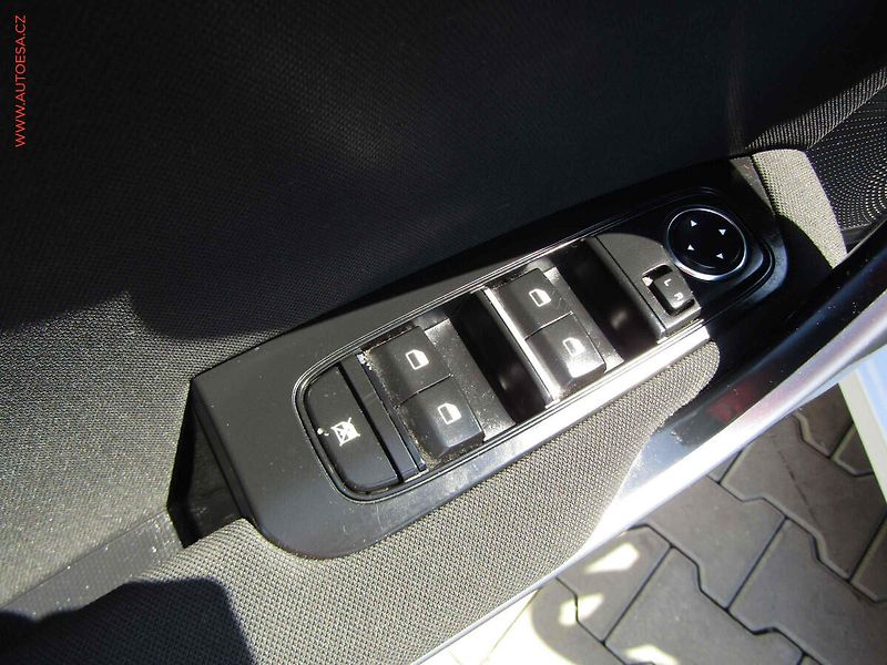 Kia Ceed (2018) 1.4i, ČR, AC, temp, tažné - fotka 11 z 21