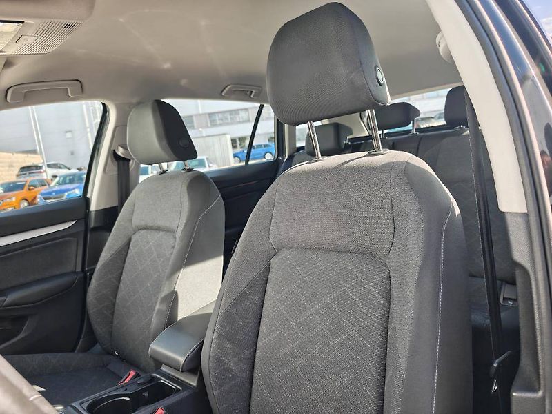 Volkswagen Golf Life 6G 1,5TSi - fotka 6 z 21