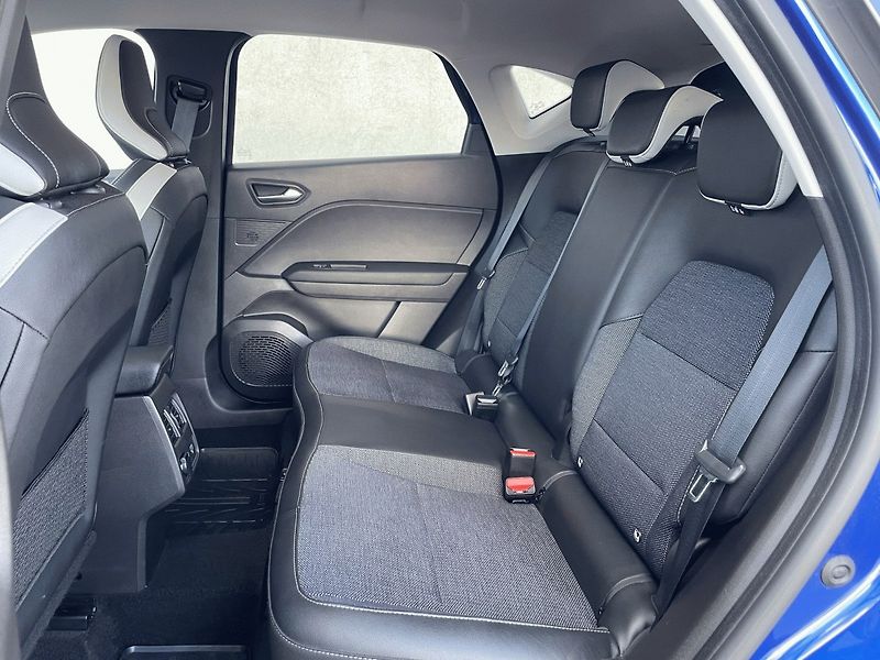 Renault Captur (2023) TECHNO 1,3TCe 140k - fotka 16 z 24