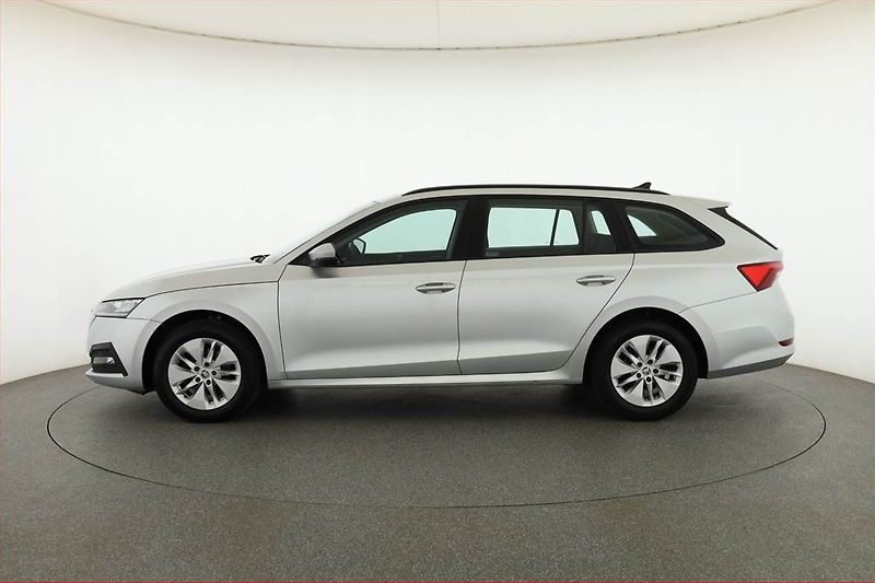 Škoda Octavia (2023) Ambition 2.0 TDI, ČR,1.maj - fotka 3 z 19