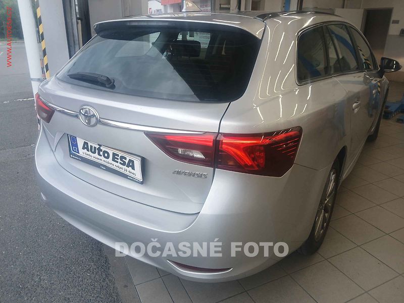 Toyota Avensis (2018) 2.0d, ČR, výhřev sed - fotka 2 z 3