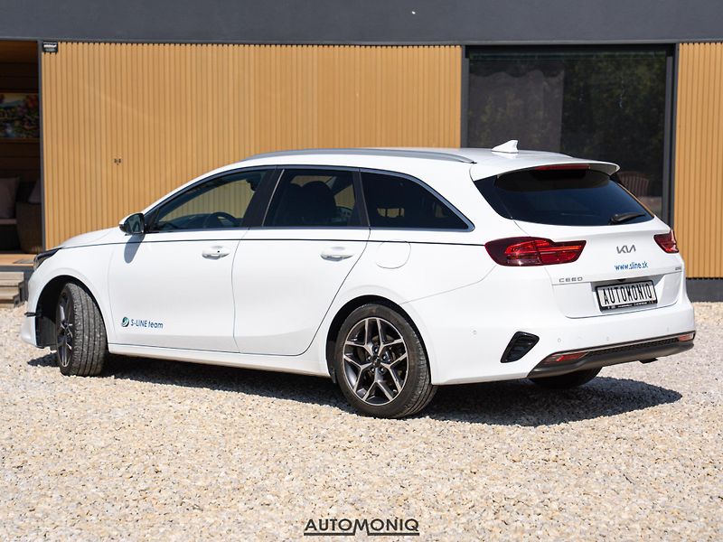 Kia Ceed SW (2022) 1.5 T-GDI Platinum Automat JBL - fotka 13 z 21