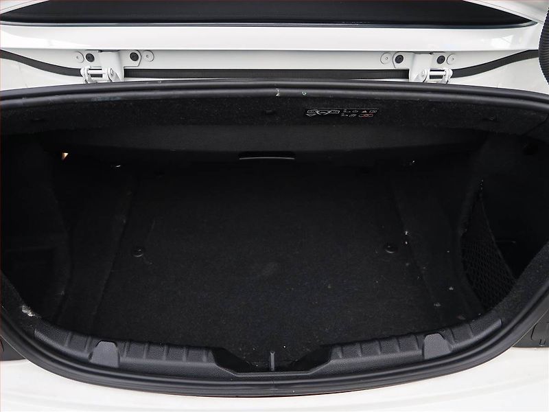 BMW Řada 2 (2017) 218d, Automat, Serv.kniha - fotka 14 z 21