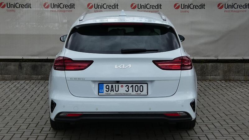 Kia Ceed 1.6 CRDi Exclusive SW - fotka 4 z 22