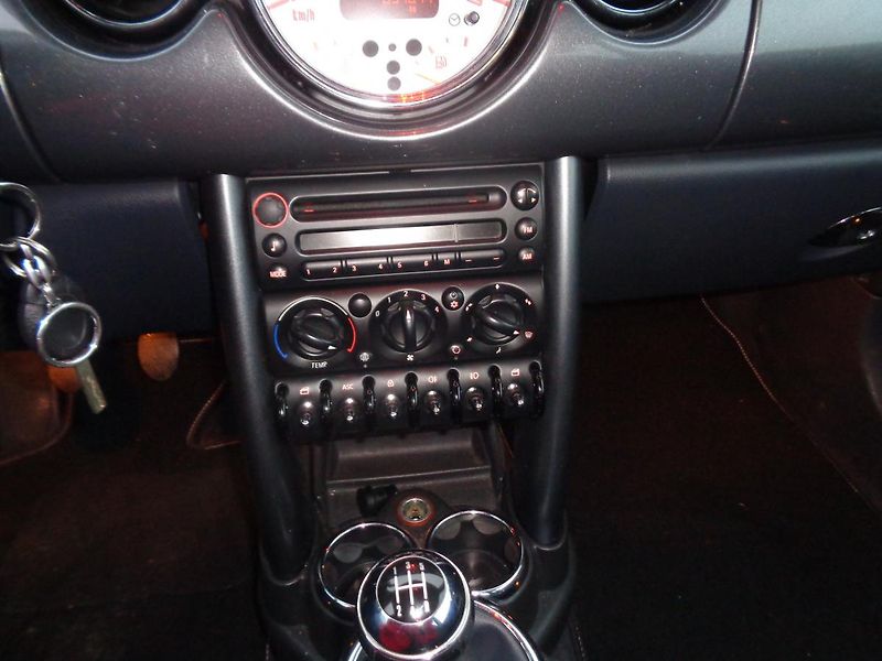 Mini Cooper 1,6 - fotka 9 z 20