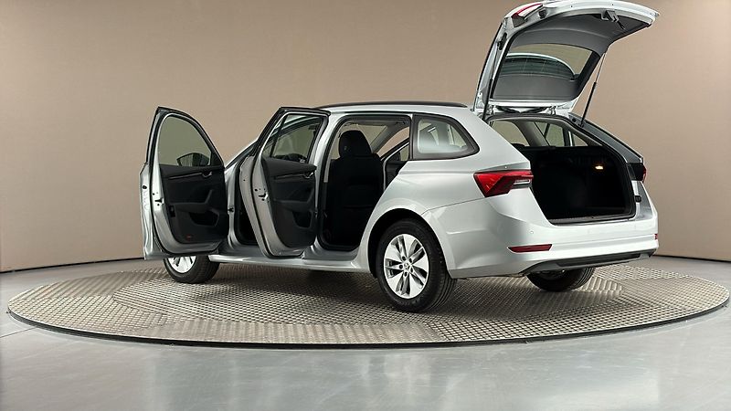 Škoda Octavia 2.0 TDI Ambition Combi - fotka 7 z 23