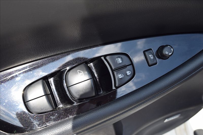 Nissan Leaf 42KW TEKNA TOP VÝBAVA - fotka 16 z 26