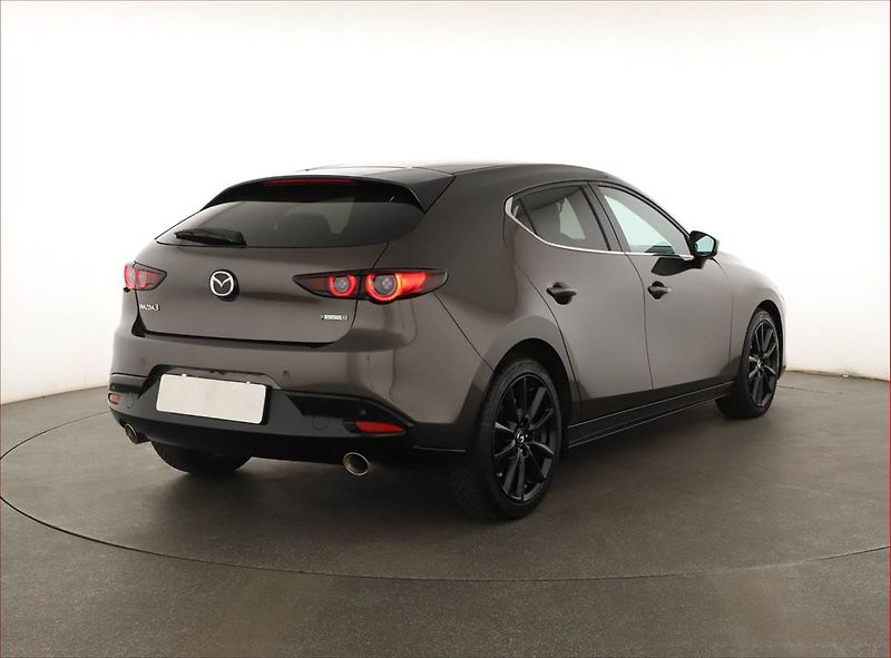 Mazda 3 (2021) 2.0 e-Skyactiv X - fotka 5 z 20