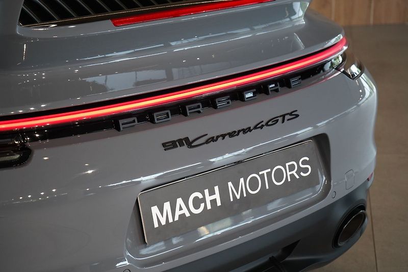 Porsche 911 Carrera 4 GTS, Aerokit, Lift - fotka 14 z 55